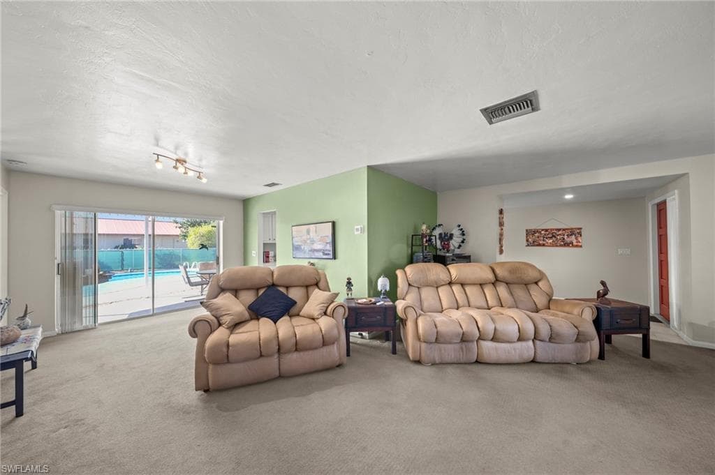 2172 Lochmoor CIR-9