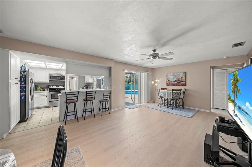 2172 Lochmoor CIR-10
