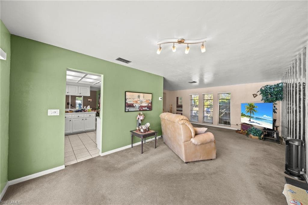 2172 Lochmoor CIR-8