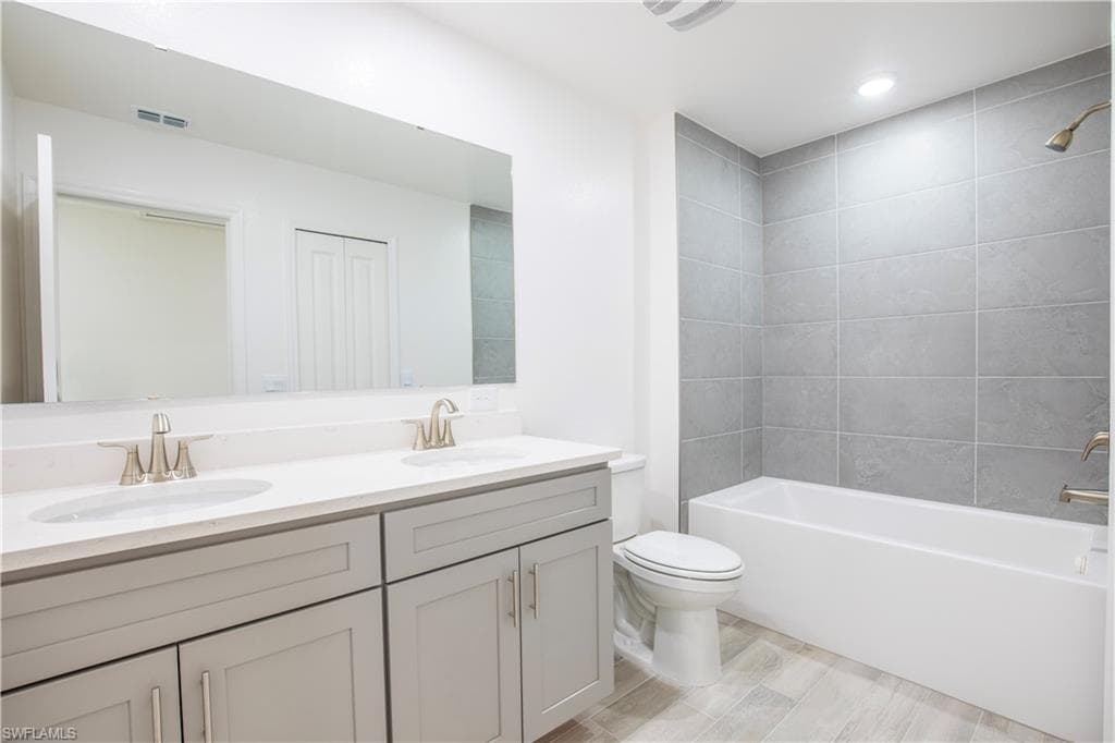 10534 Fountain Palm CIR-12
