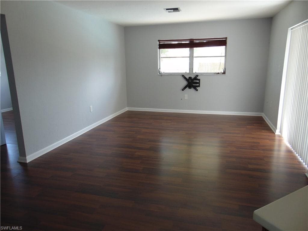 82 Johnnycake DR-17