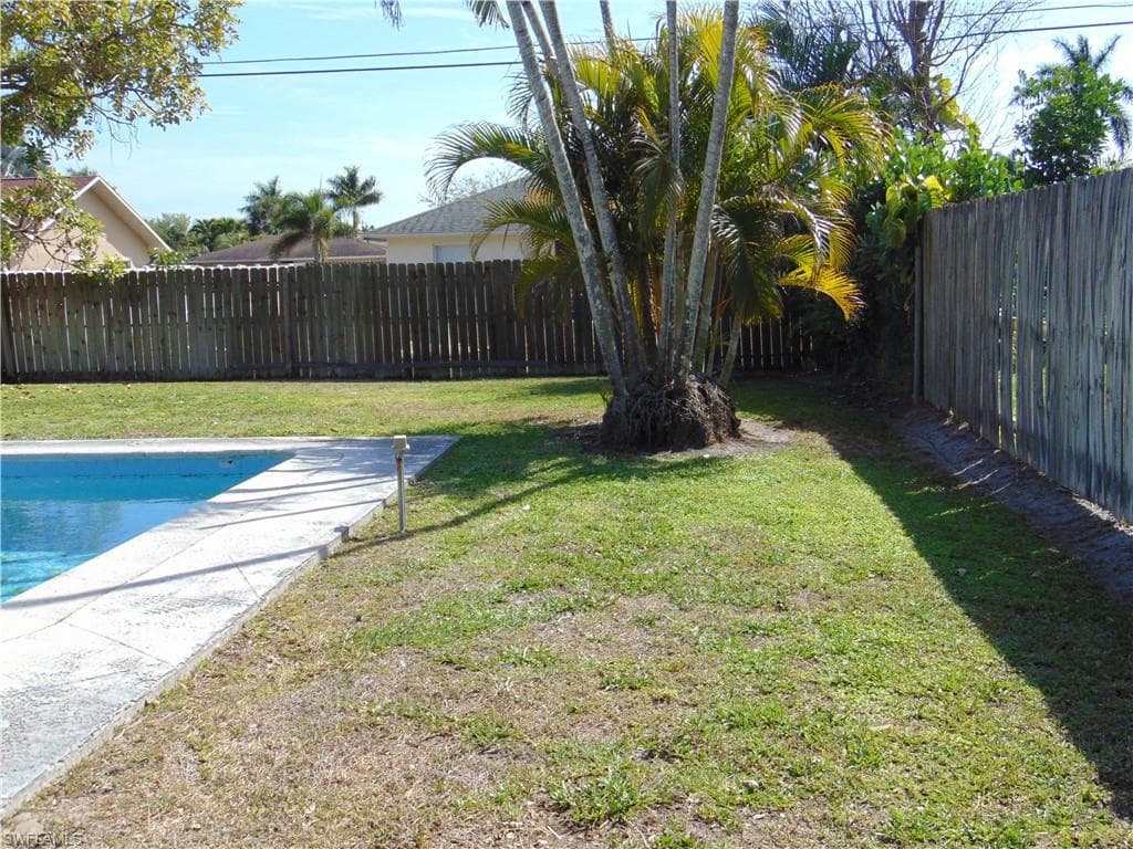 82 Johnnycake DR-32