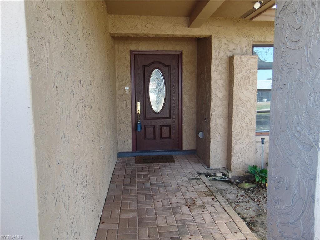 82 Johnnycake DR-4