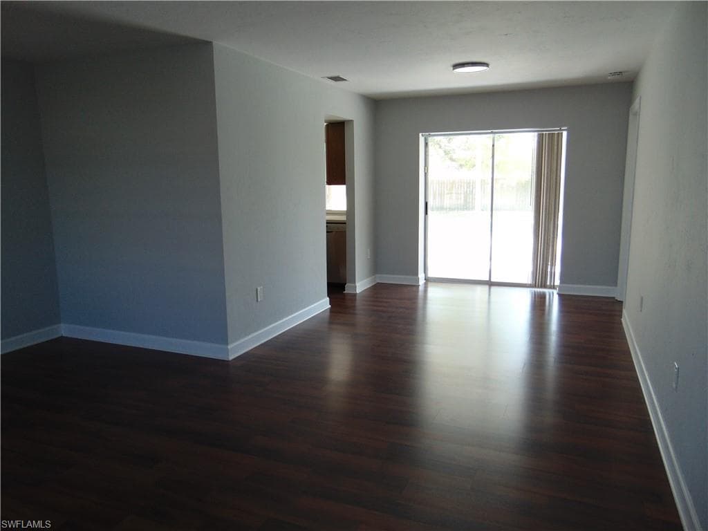 82 Johnnycake DR-8