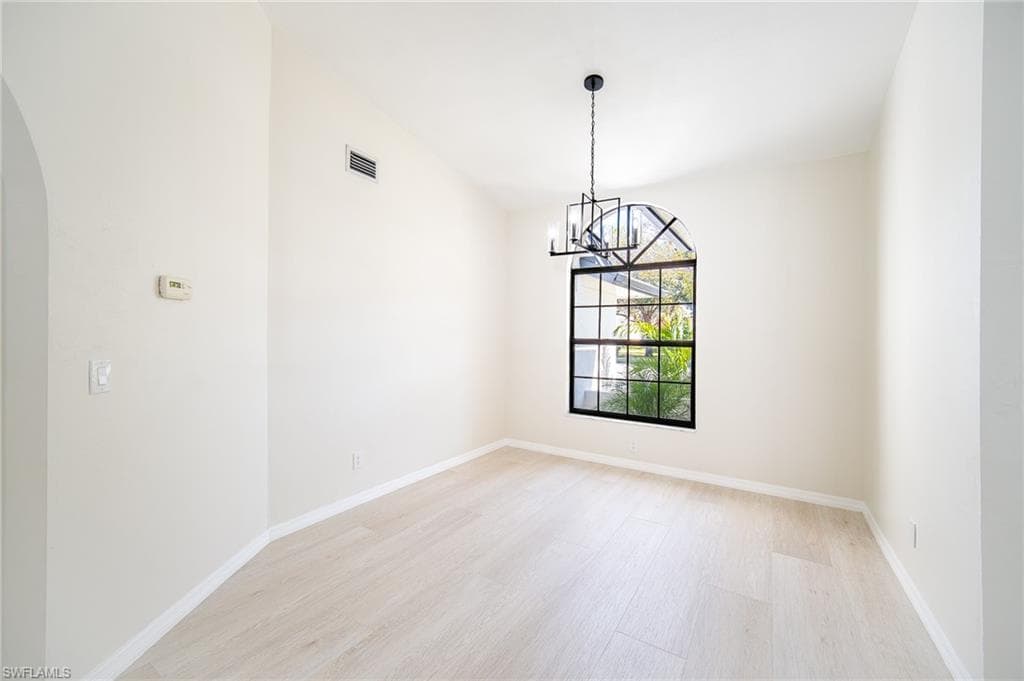 10731 Regent CIR-13