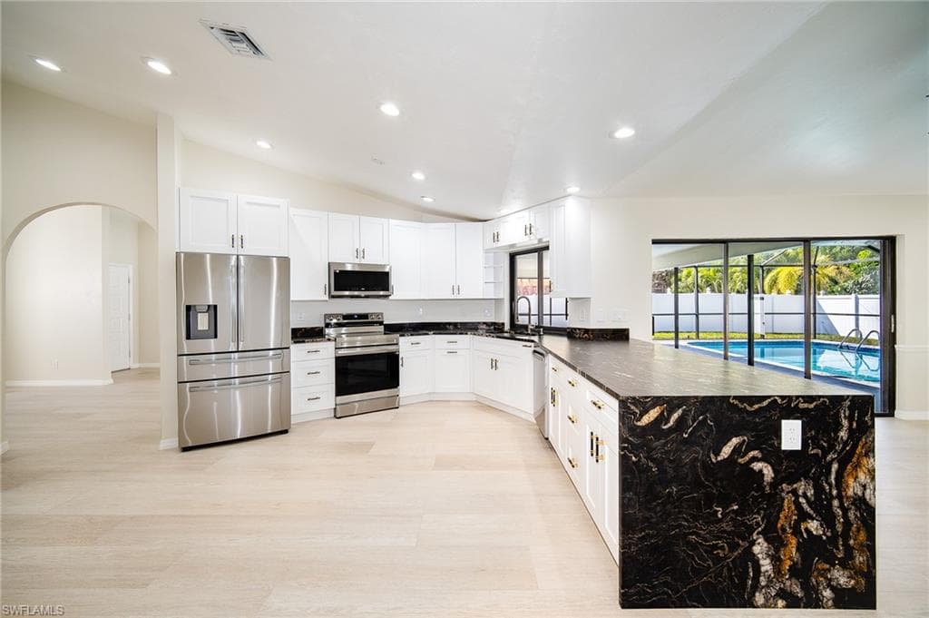10731 Regent CIR-16