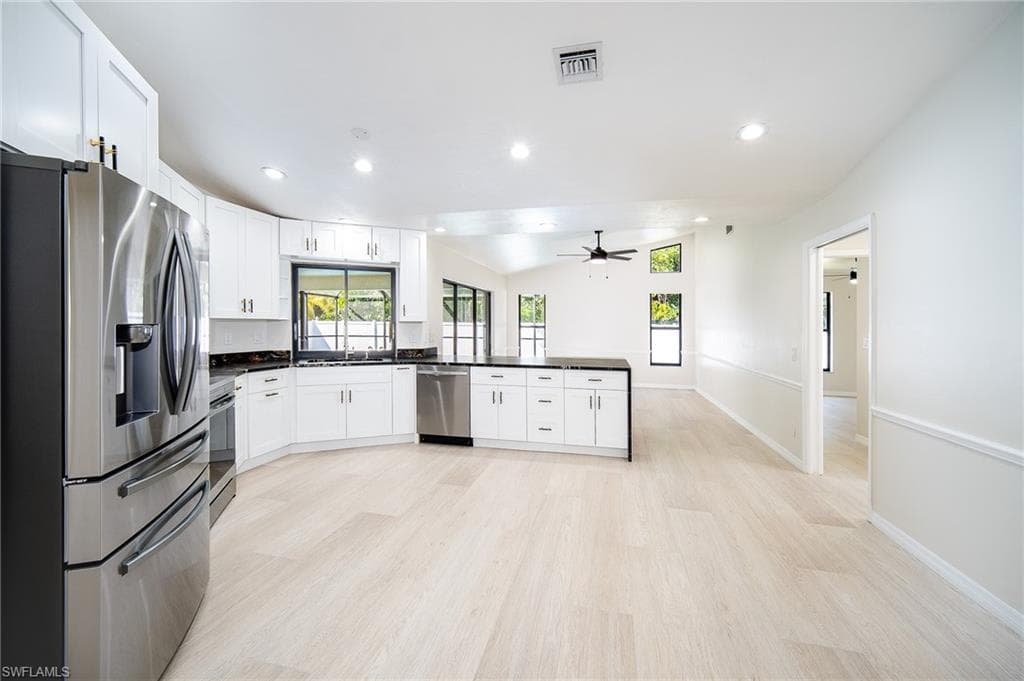 10731 Regent CIR-14