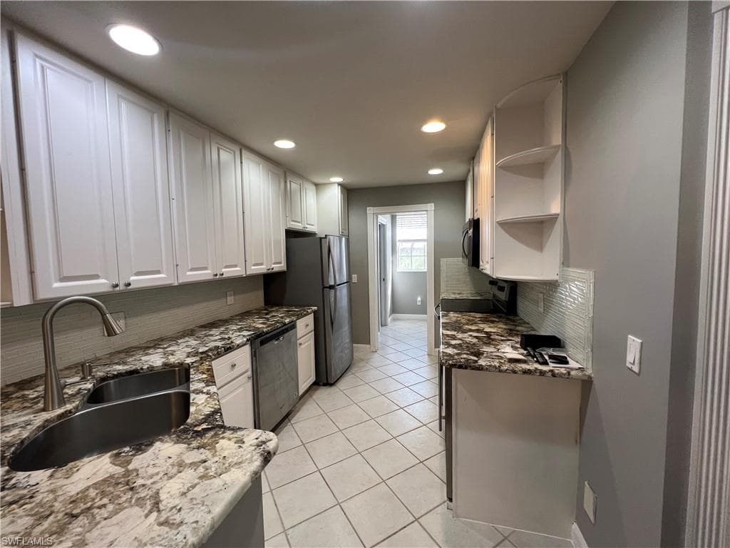 5365 Cove CIR 125-18