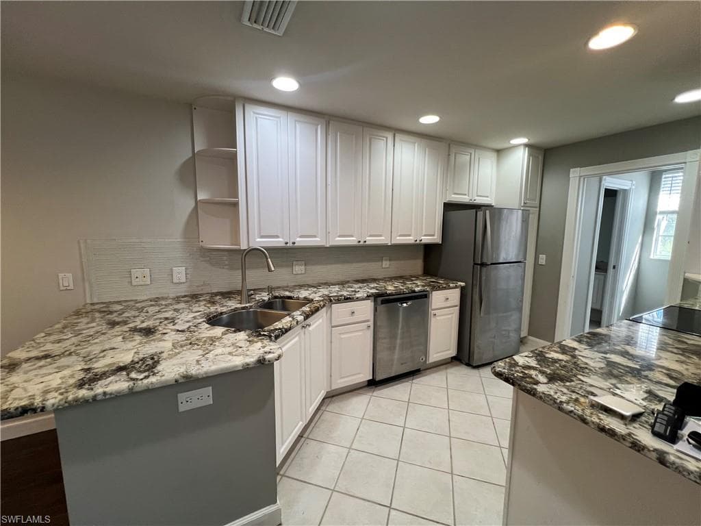 5365 Cove CIR 125-19