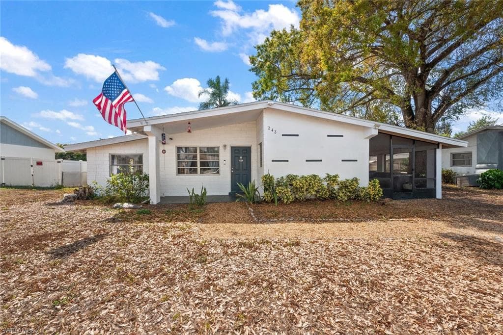 243 Lakeview DR-1