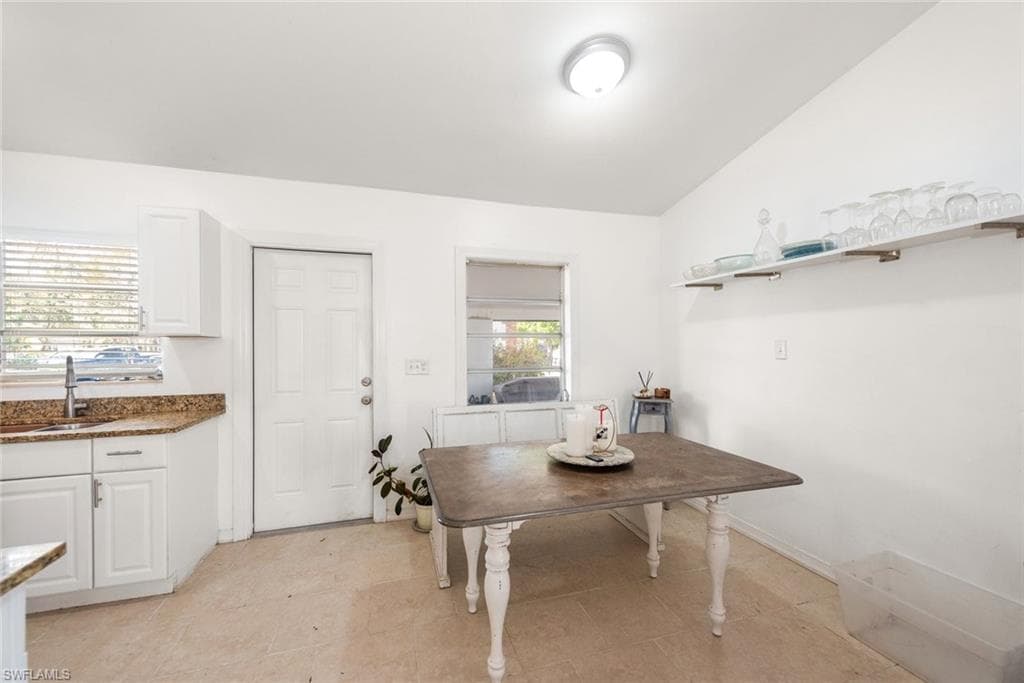 243 Lakeview DR-4
