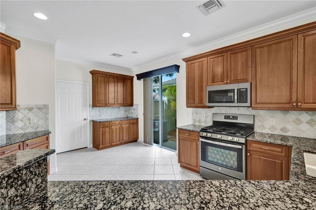 9359 Trieste DR-7