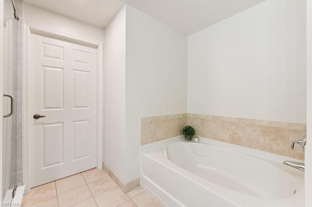 20265 Royal Villagio CT 208-7