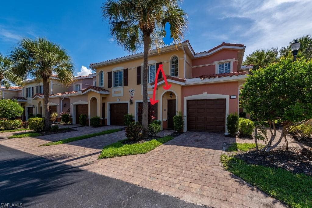 20265 Royal Villagio CT 208-1