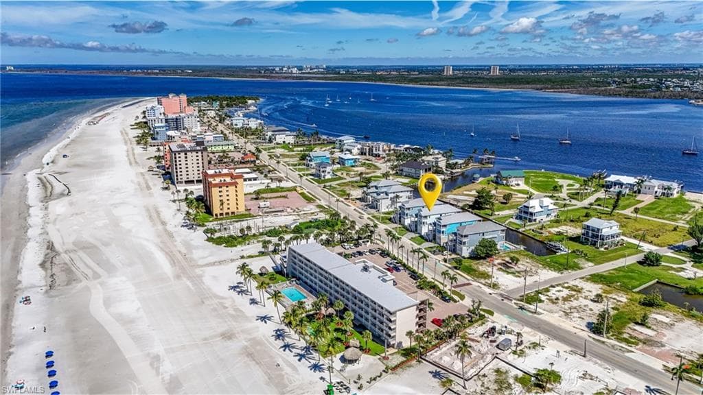 661 Estero BLVD-42
