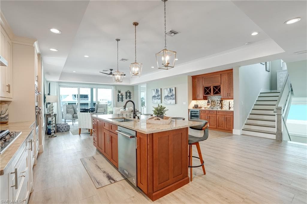 661 Estero BLVD-13