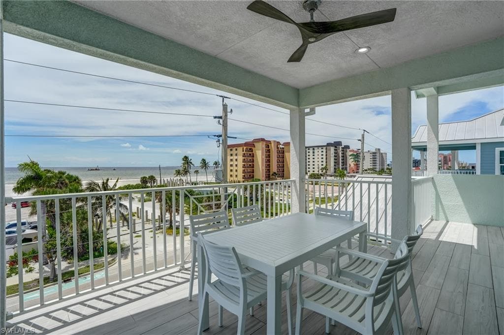 661 Estero BLVD-17