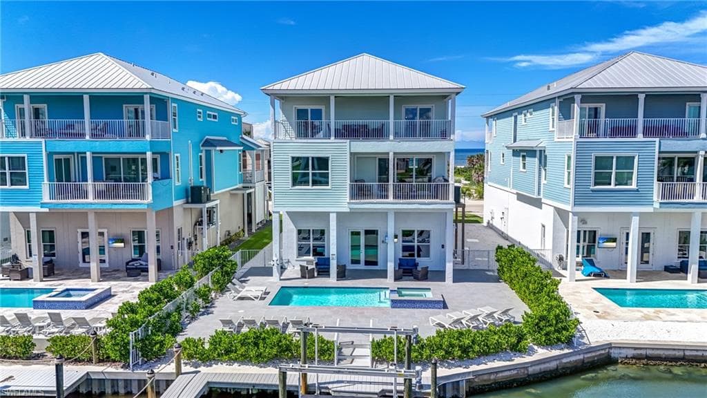 661 Estero BLVD-47