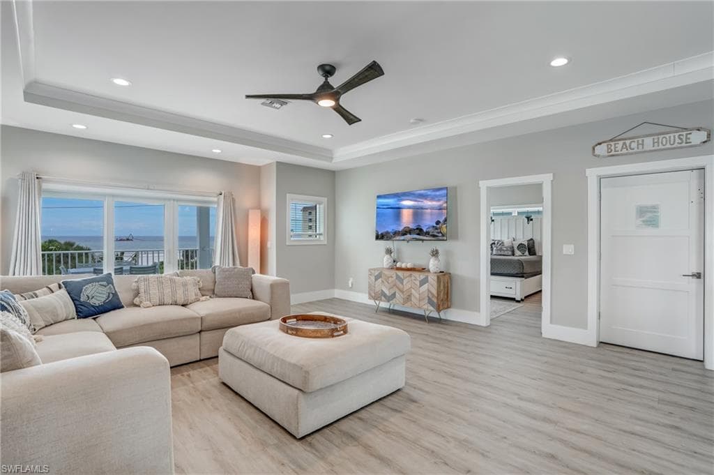 661 Estero BLVD-16