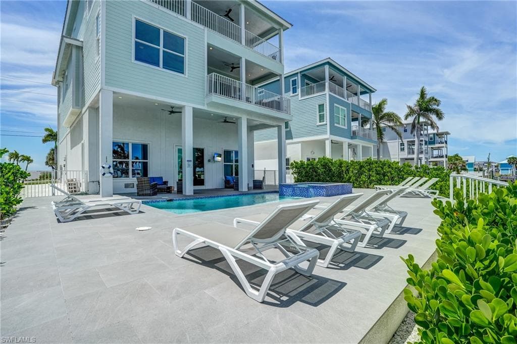 661 Estero BLVD-7