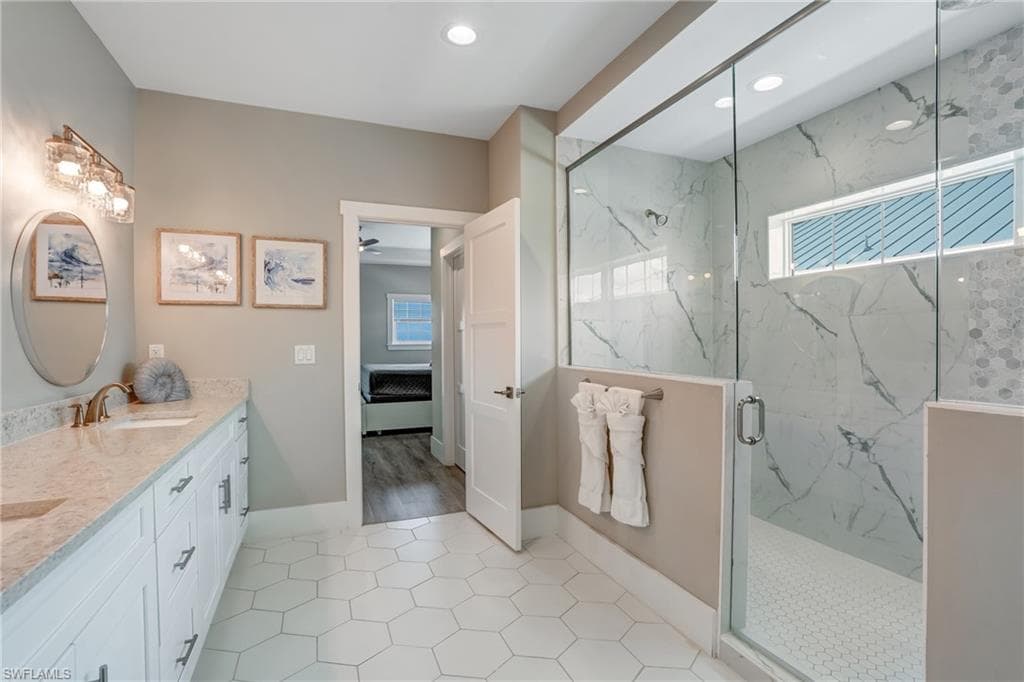 661 Estero BLVD-32