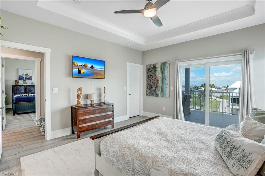 661 Estero BLVD-28