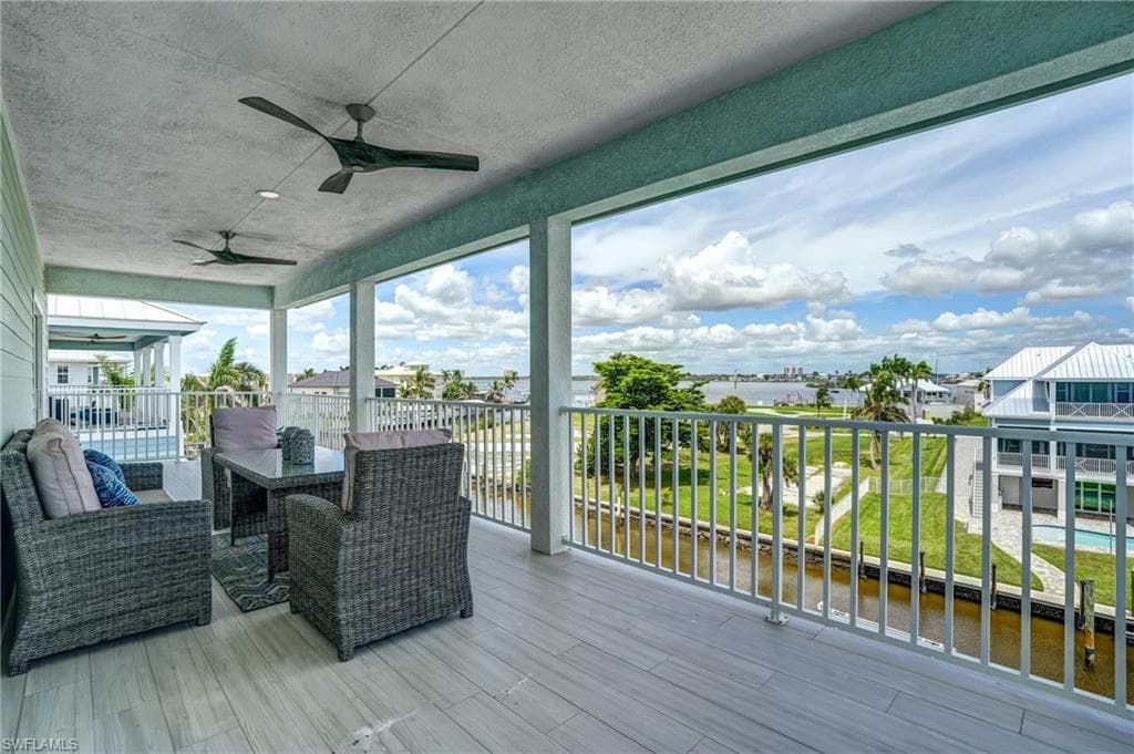 661 Estero BLVD-20