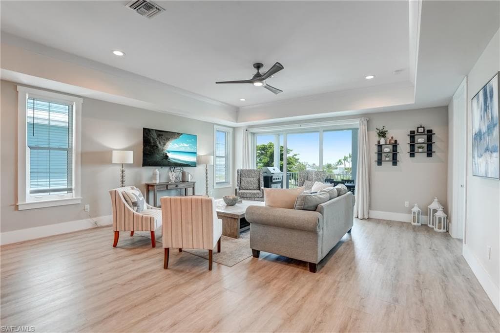 661 Estero BLVD-9
