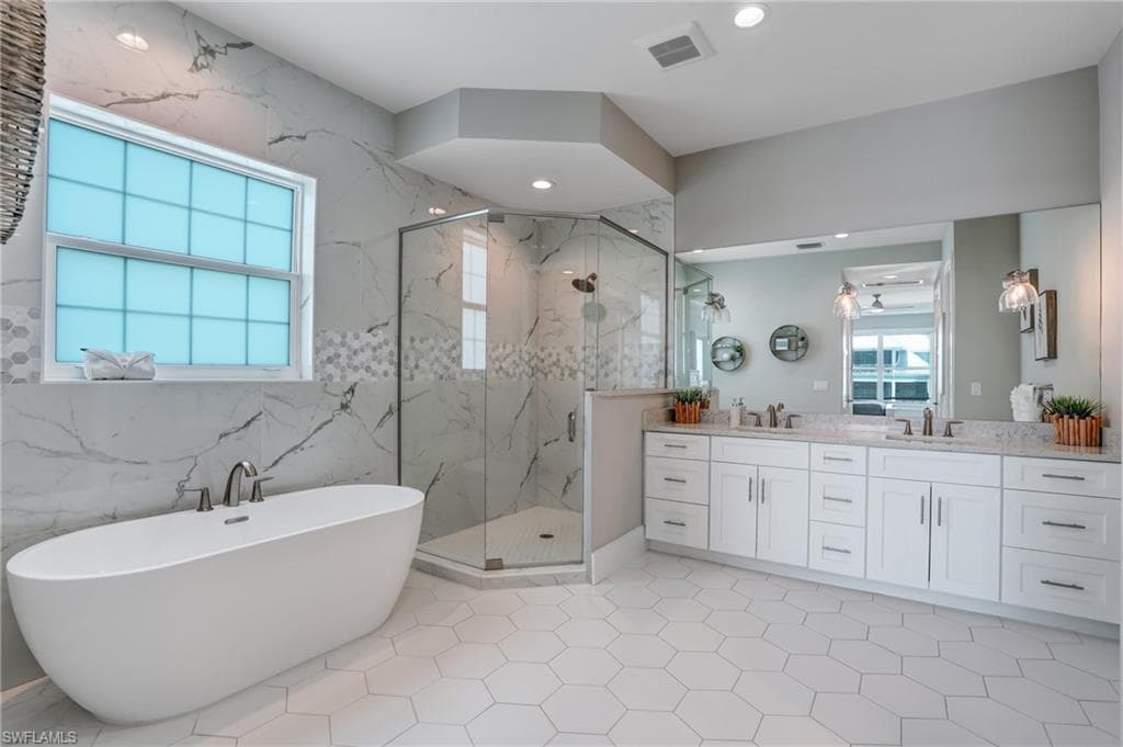661 Estero BLVD-30