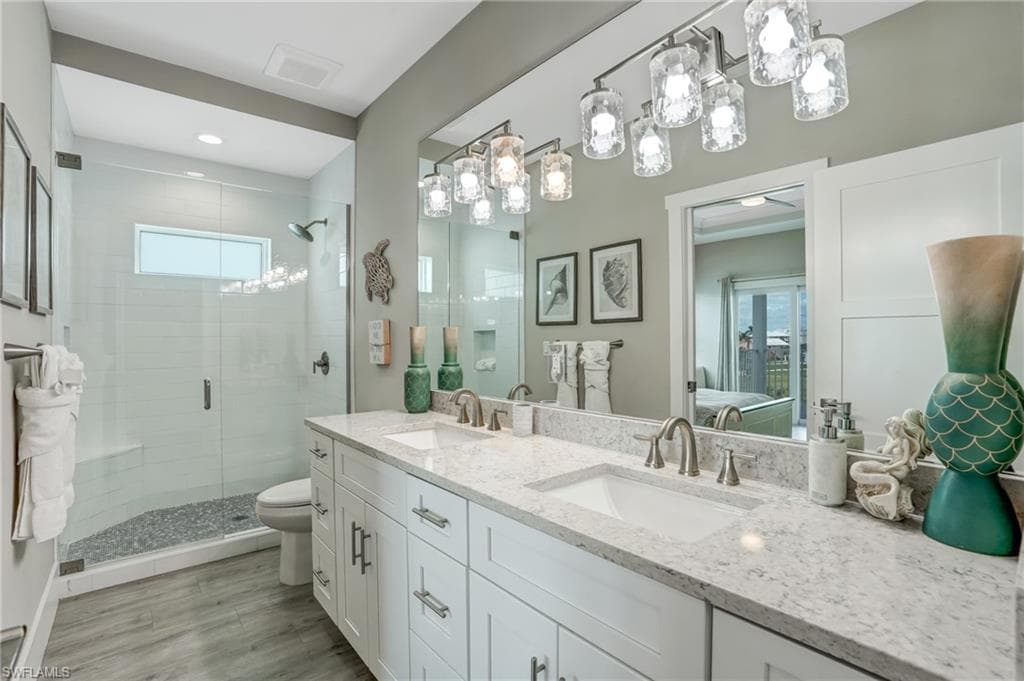661 Estero BLVD-34