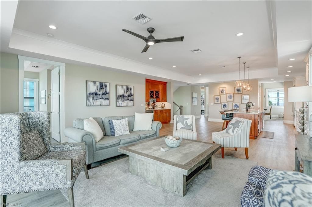 661 Estero BLVD-10