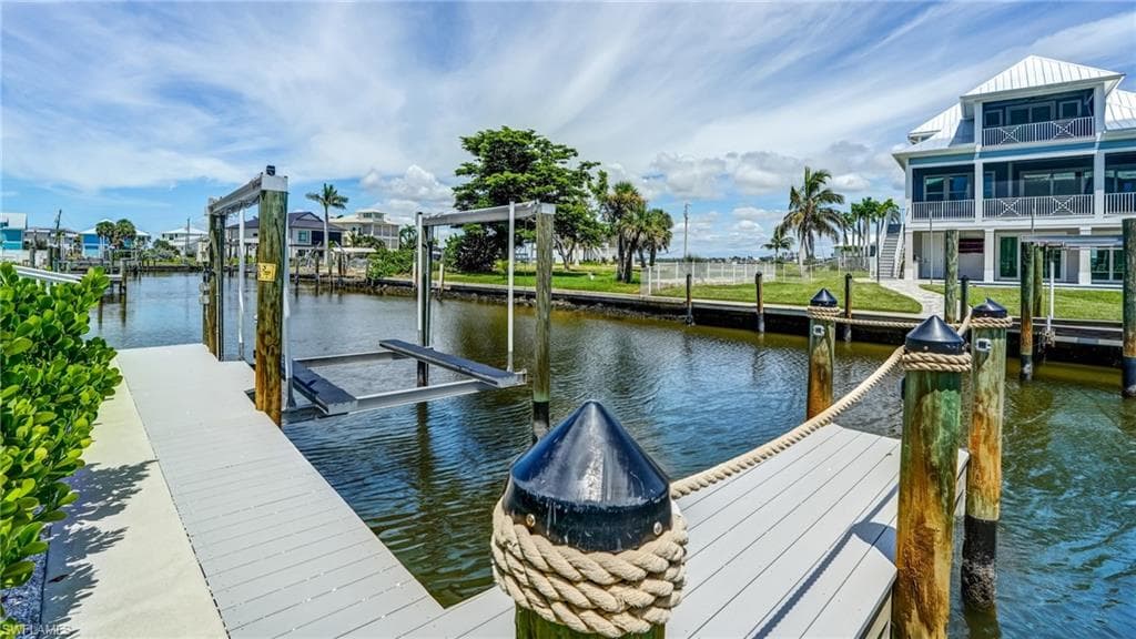 661 Estero BLVD-45