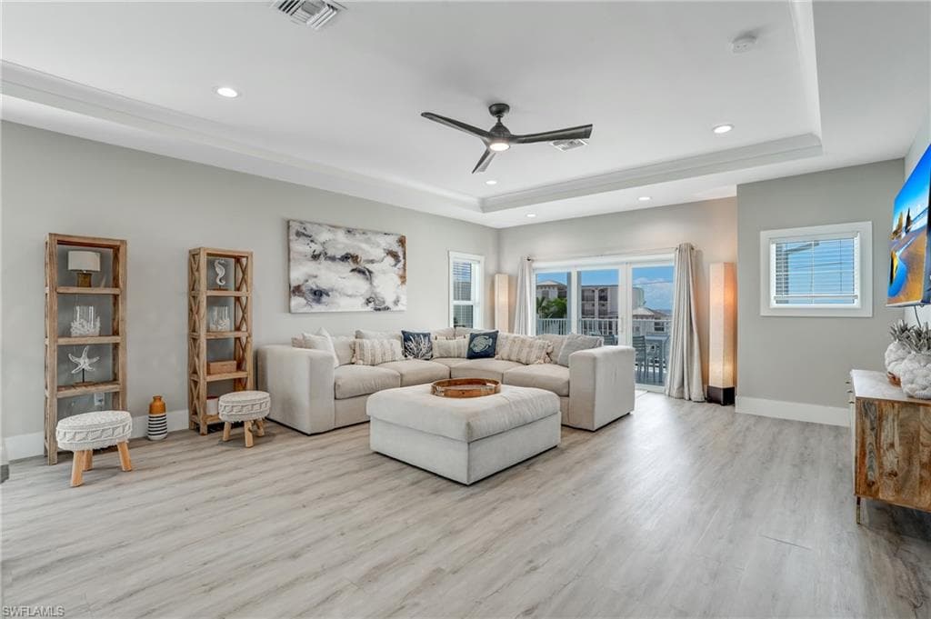 661 Estero BLVD-15