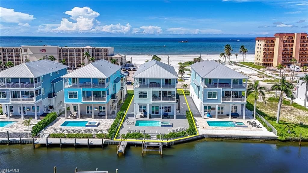 661 Estero BLVD-48