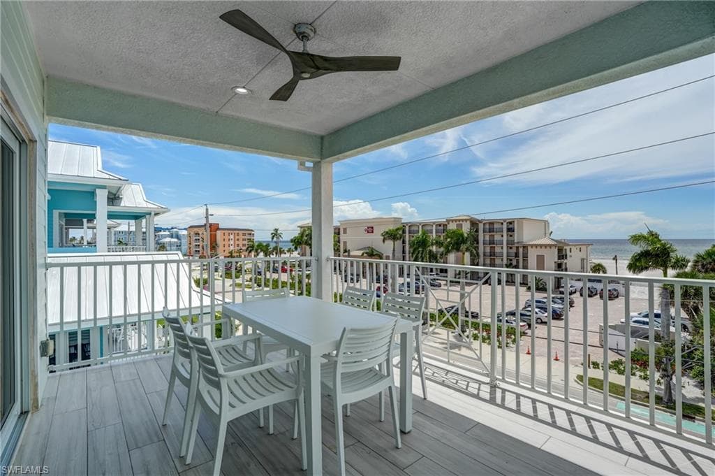 661 Estero BLVD-19