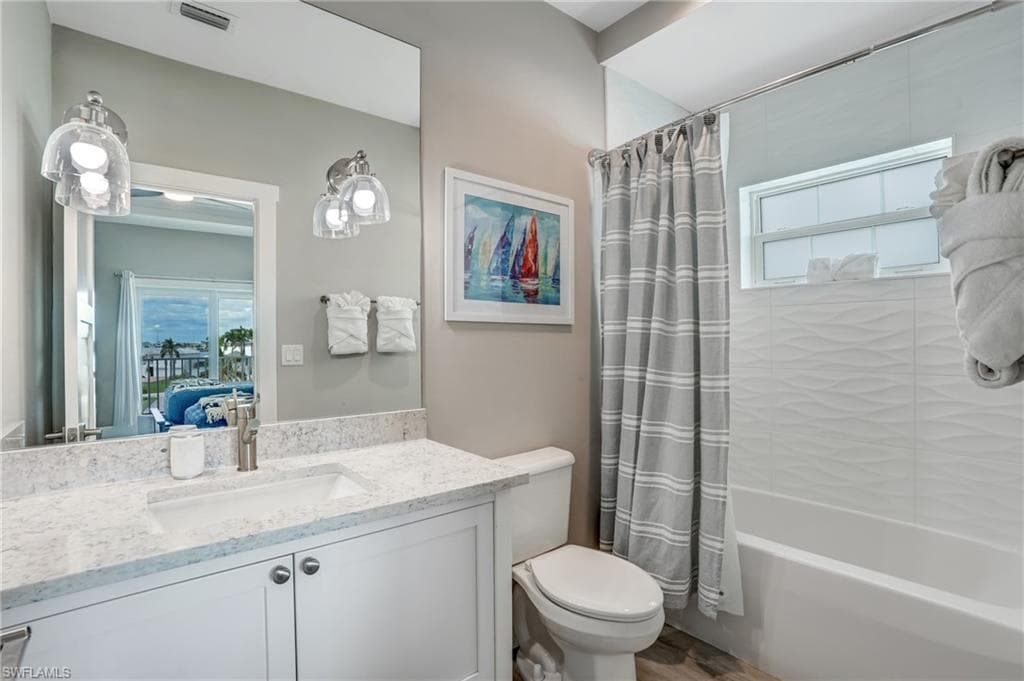 661 Estero BLVD-35