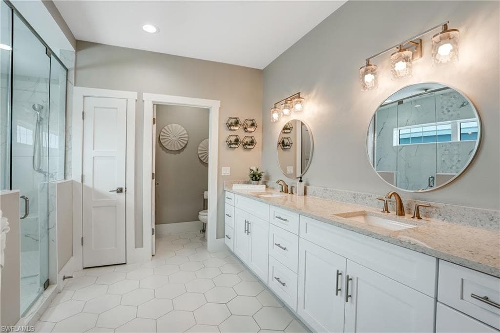 661 Estero BLVD-31