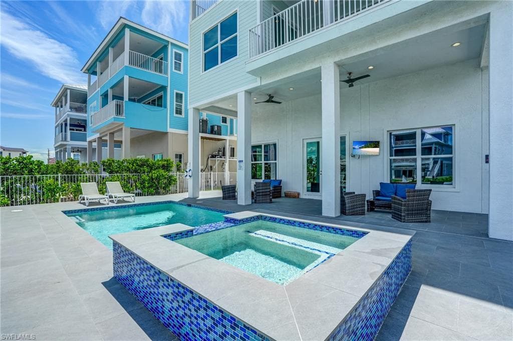 661 Estero BLVD-39