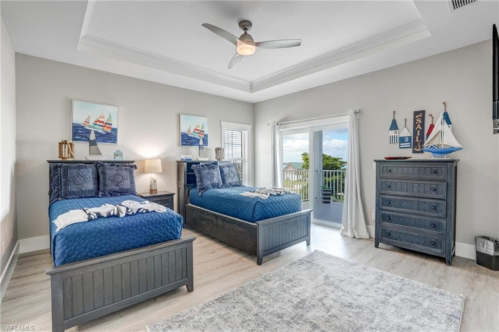 661 Estero BLVD-29