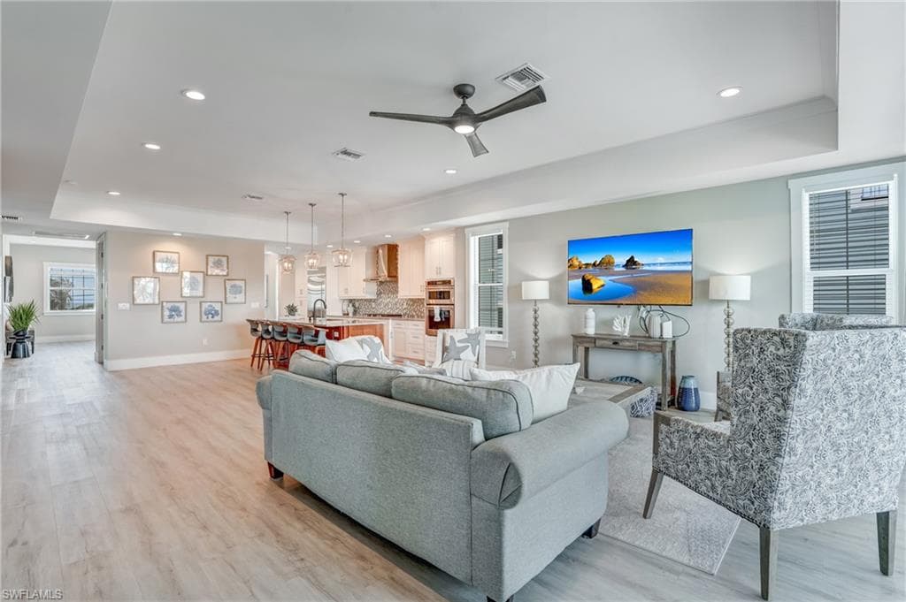661 Estero BLVD-8