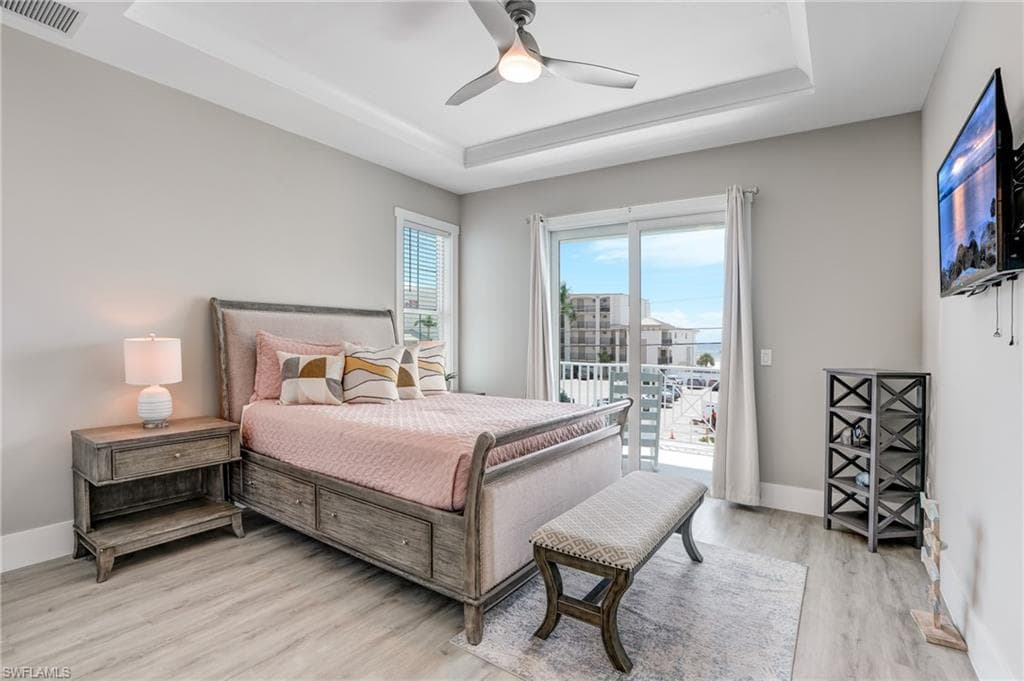 661 Estero BLVD-25