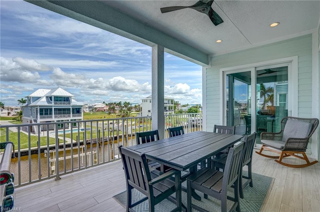 661 Estero BLVD-21