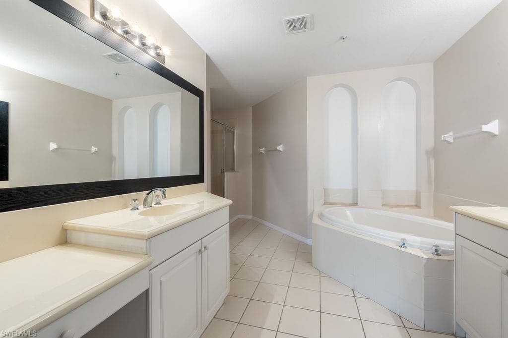 3610 Lansing Loop N 103-18
