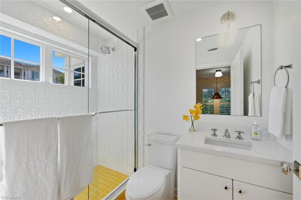 92 10th AVE S-27