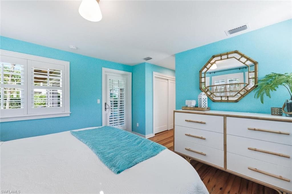 92 10th AVE S-22