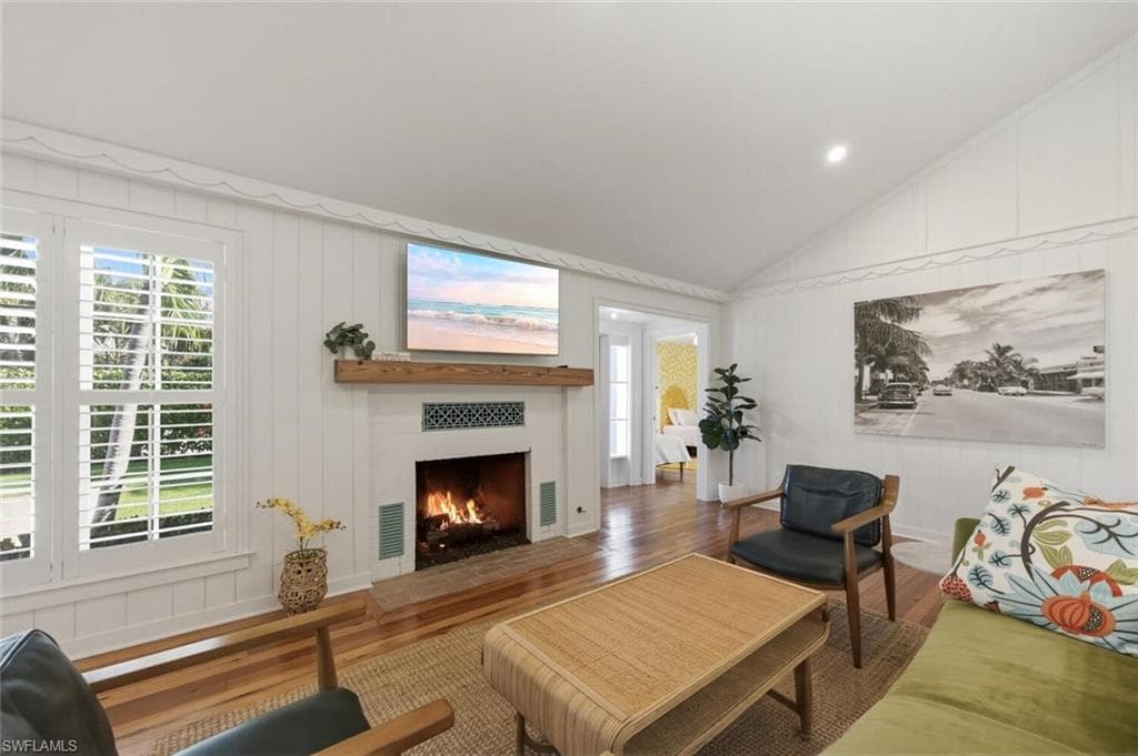 92 10th AVE S-10
