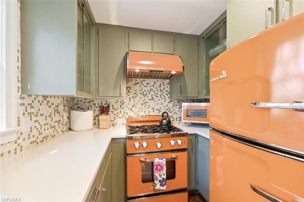 92 10th AVE S-18