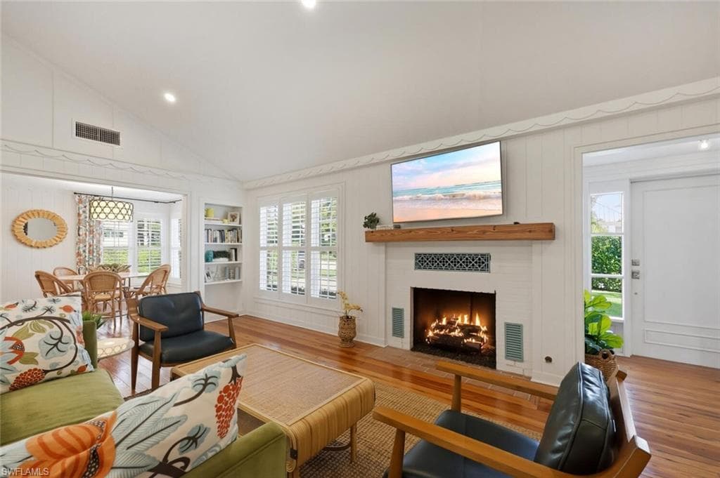 92 10th AVE S-11