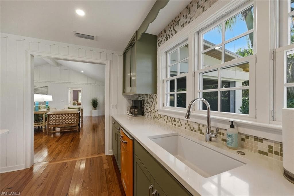 92 10th AVE S-19
