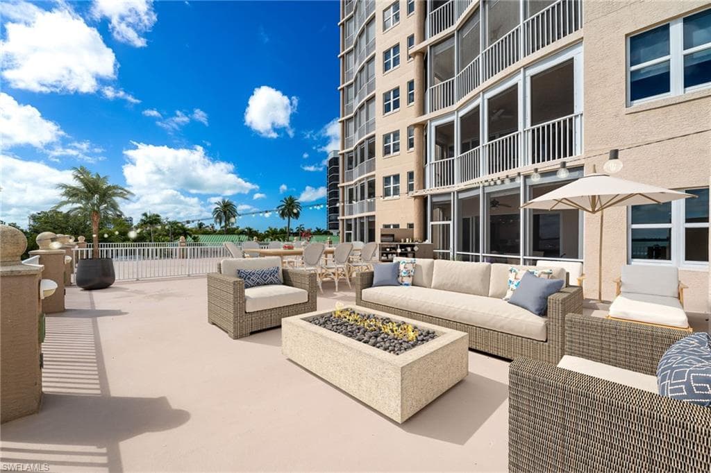 4137 Bay Beach LN 525-3